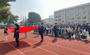华庄中心幼儿园：嗨！小学，我们来啦！——大班幼小衔接活动之参观小学